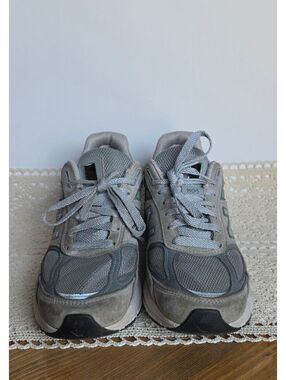 New Balance 990v5 Women 8 B Gray Suede Mesh Made USA Sneakers W990GL5